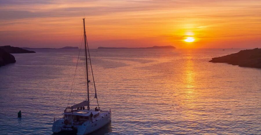 Santorini: Luxury Sunset Cruise with Dinner, BBQ, and Drinks - Key highlights worth timing