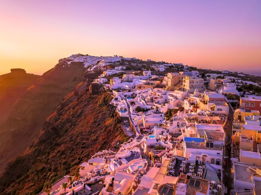 Santorini: Mesa Gonia, Pyrgos and Oia Tour - Oia Sunset, Where the Final Light Does the Heavy Lifting