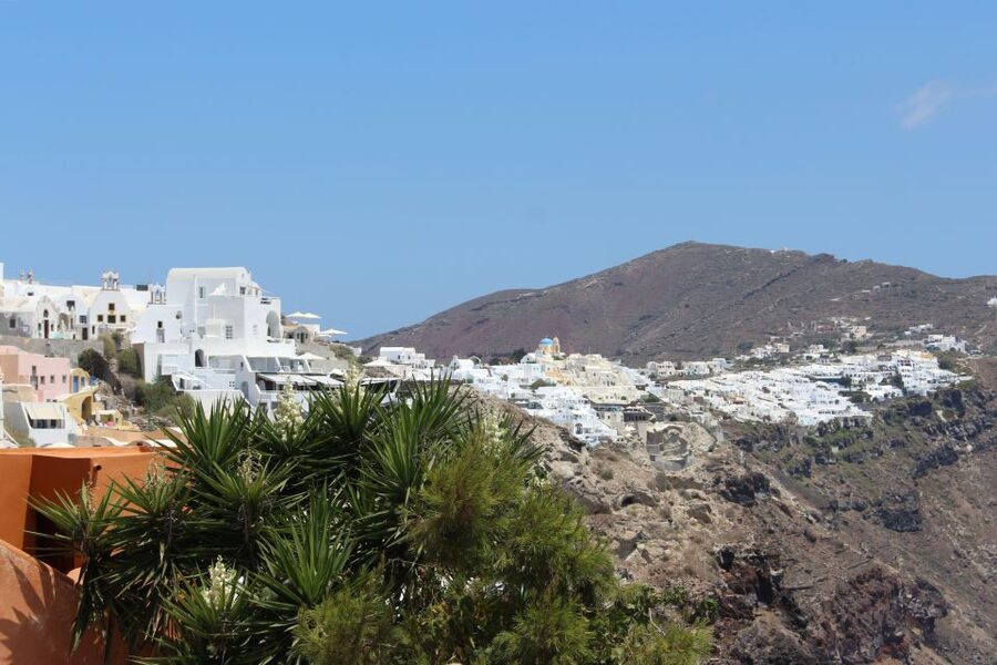 Santorini: Mesa Gonia, Pyrgos and Oia Tour - Guide and Language: English and German Reality Check