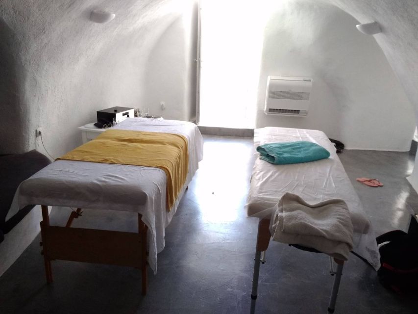Santorini: Mobile Couples Massage at Your Private Villa - Aromatherapy massage options: relaxing vs deep tissue