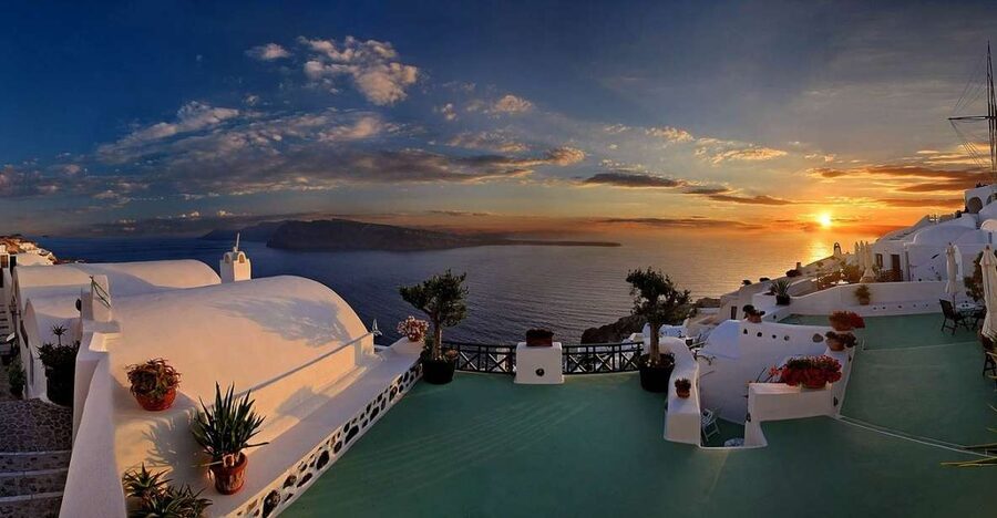 Santorini: Oia Cultural Highlights Sunset Walking Tour - Why a sunset start gives you Oia at night energy, minus peak crowds