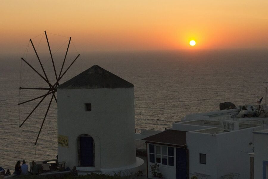 Santorini: Oia Cultural Highlights Sunset Walking Tour - Guide language options and pacing that keeps the walk pleasant