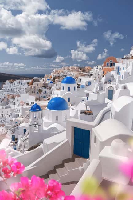 Santorini: Oia Flying Dress Photoshoot by SokoLOVE - From the Preparation Lounge in Oia to Your Dress Selection
