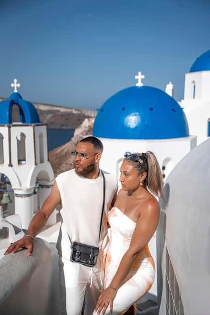 Santorini: Oia Private Couple Photoshoot with 35 Photos - Key things I’d circle before you book