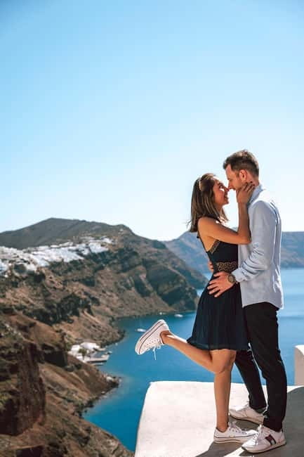 Santorini: Oia Private Couple Photoshoot with 35 Photos - Why this Oia or Imerovigli couple shoot feels like a good use of time