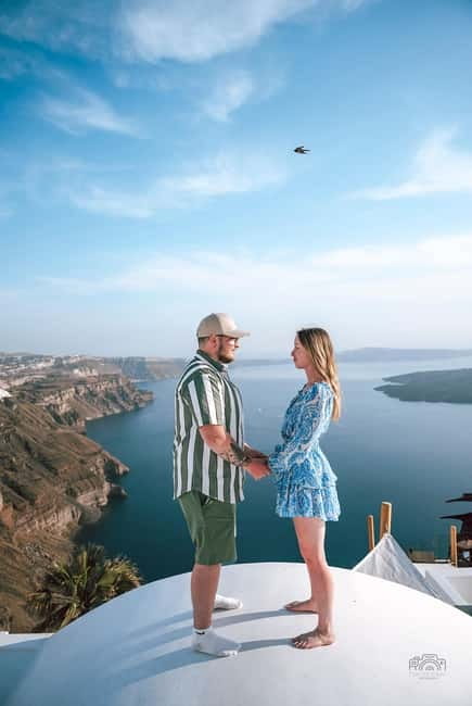 Santorini: Oia Private Couple Photoshoot with 35 Photos - Your 35 edited photos: what you get, when you get it, and what costs extra