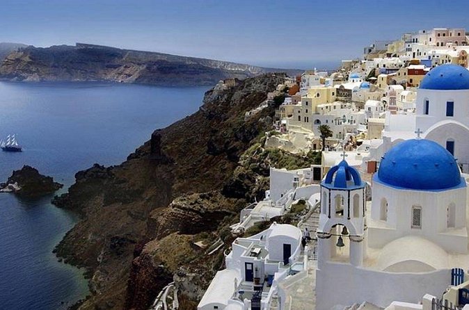 Santorini organised day tour 5 hour - Transportation and group size: how the day feels in the van