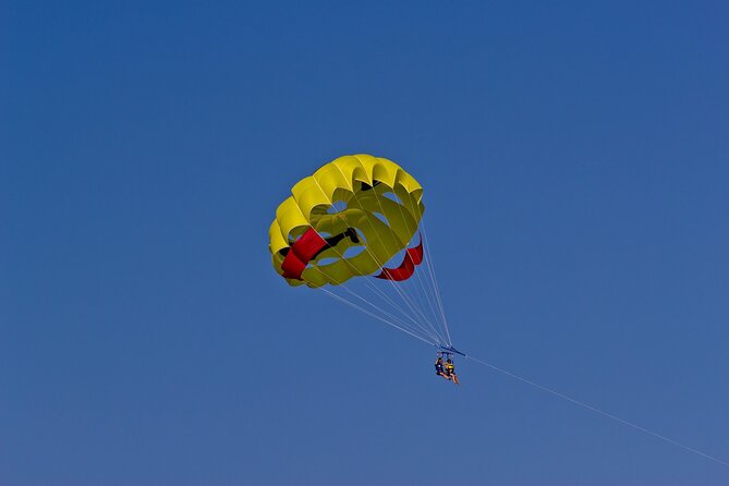 Santorini: Parasailing Flight Experience at Black Beach - Turning This Into a Real Beach Day: Shower, Lockers, and Gear Setup