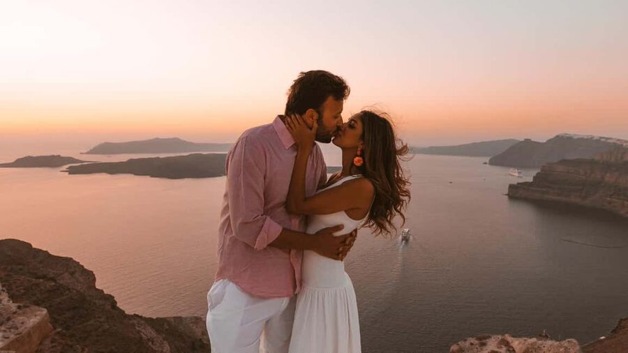 Santorini Photoshoot: Imerovigli or Fira - What You Receive: 50 Professionally Edited High-Resolution Photos