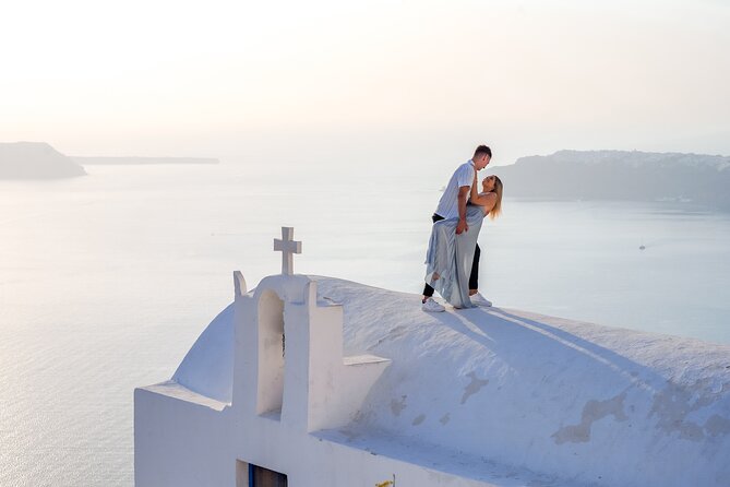 Santorini Photoshoot: Imerovigli or Fira Location - Posing and direction: how you get photos that don’t look stiff