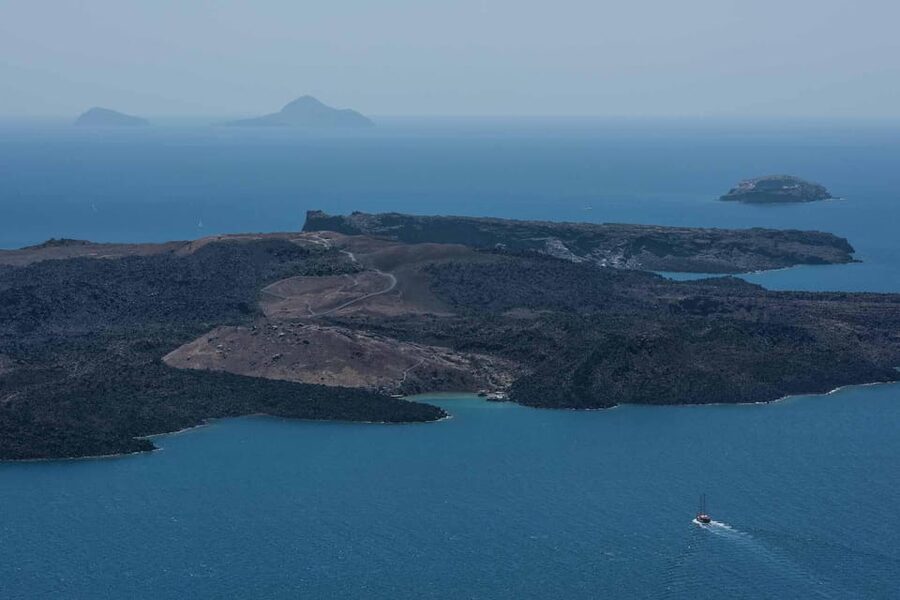 Santorini Port: 3 Hour Cruise to Volcano and Hot Springs - Palea Kameni hot springs: short stop, real sulfur water, and a key strategy