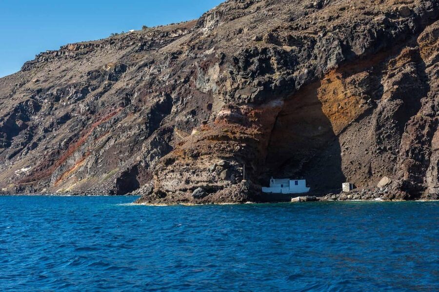Santorini Port: Cruise to Volcano, Hot Springs & Thirassia - Meeting at Fira Old Port and getting to the boat without stress