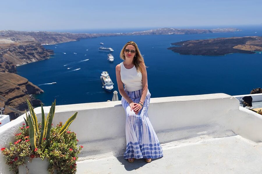 Santorini: Private 1-Hour Photoshoot in Oia & Imerovigli - Who this is best for, and who should think twice