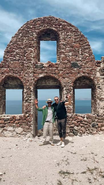 Santorini: Private 3-Hour Highlights Guided Tour with Pickup - How Pickup and Cruise Logistics Set the Tone