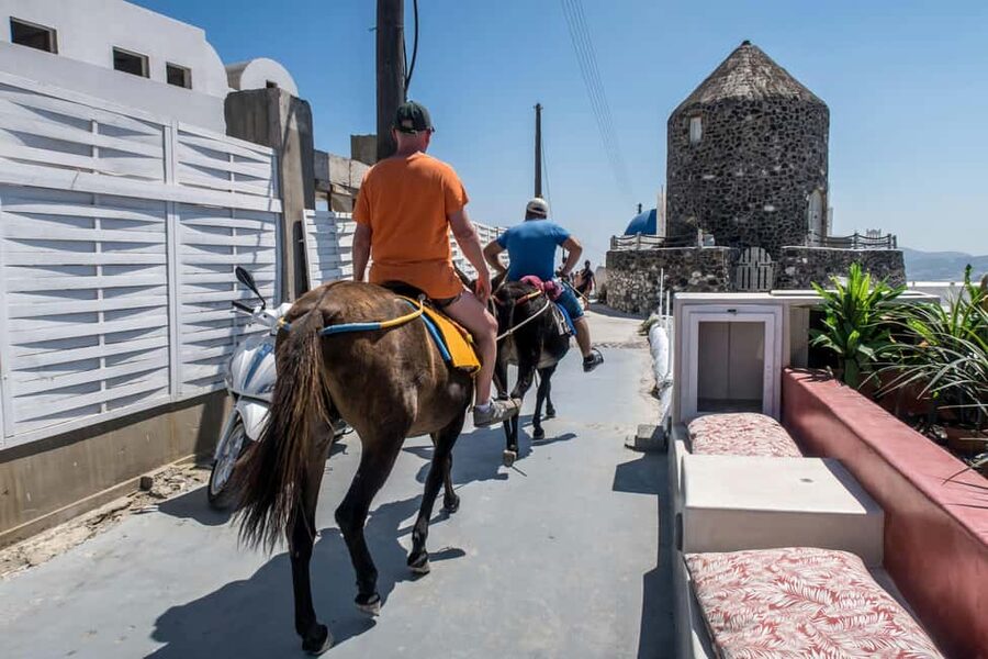 Santorini: Private 3-Hour Highlights Guided Tour with Pickup - Oia in 90 Minutes: Blue Domes, Shops, and Smart Sightseeing
