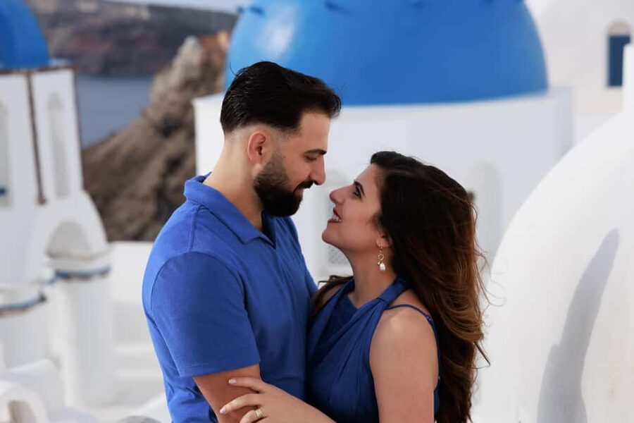 Santorini: Private 30-Minute Photoshoot in Oia - Accessibility and Who This Route Works For