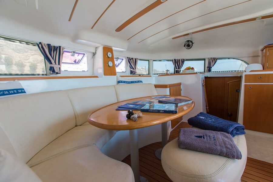 Santorini: Private Catamaran Cruise with Food & Drinks - Crew Service, Captain Positioning, and the Photo Factor