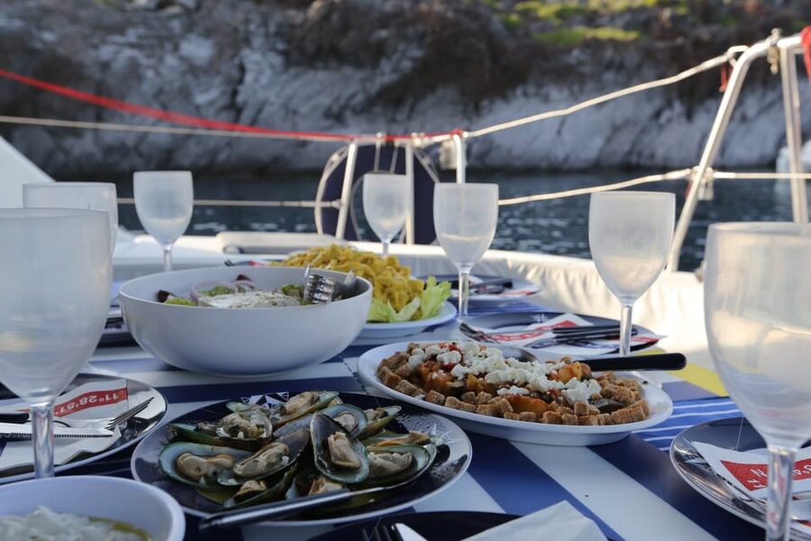 Santorini: Private Catamaran Cruise with Food & Drinks - Palea Kameni and Nea Kameni Hot Springs: The Volcanic Side of Santorini