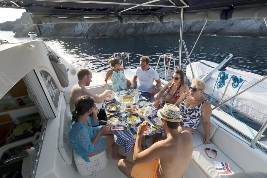 Santorini: Private Catamaran Cruise with Food & Drinks - Mésa Pigádia: Where the Snorkeling, Meal, and Sunset Feel Like One Big Moment