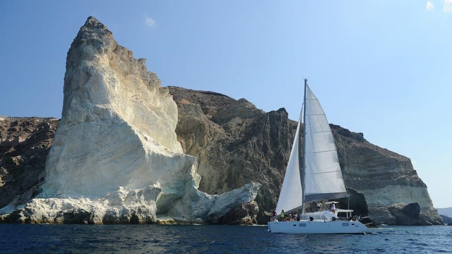 Santorini: Private Catamaran Tour with BBQ Meal and Drinks - Mesa Pigadia: a short stop with snorkeling time you will actually use