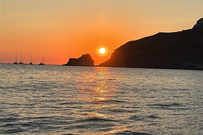 Santorini Private Cruise Sightseeing Tour with BBQ and Drinks - BBQ, drinks, and a lunch that feels like part of the experience