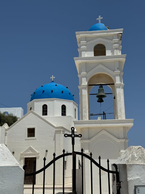 Santorini Private Custom Tour with Local Driver-Guide - Faro Akrotiri, Red Beach Photos, and the Períssa Black Sand Finale