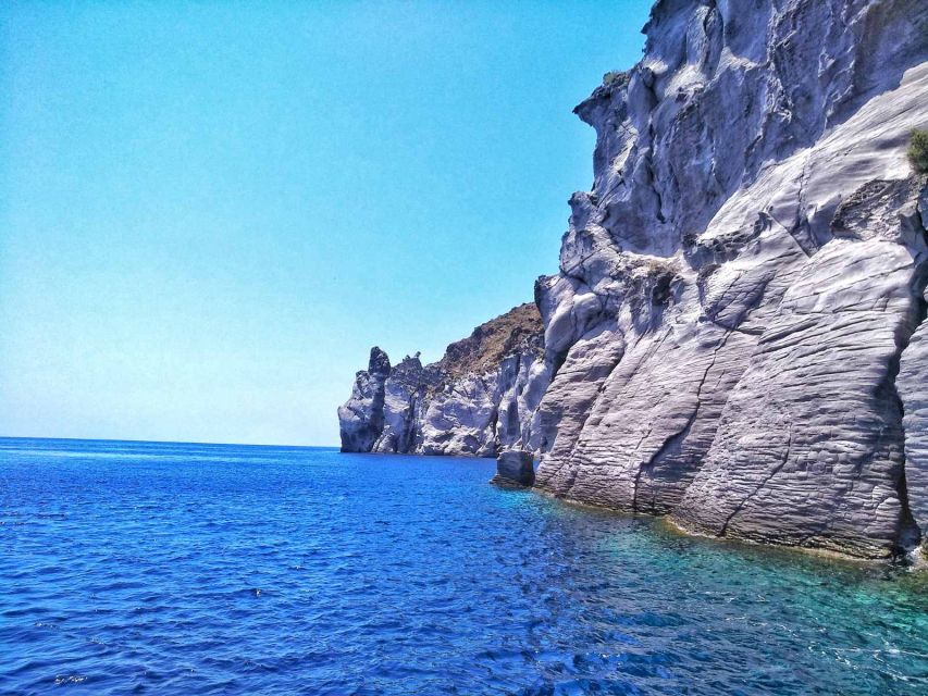 Santorini: Private Customizable Boat Tour - Snacks, drinks, and the small touches that make it feel easy