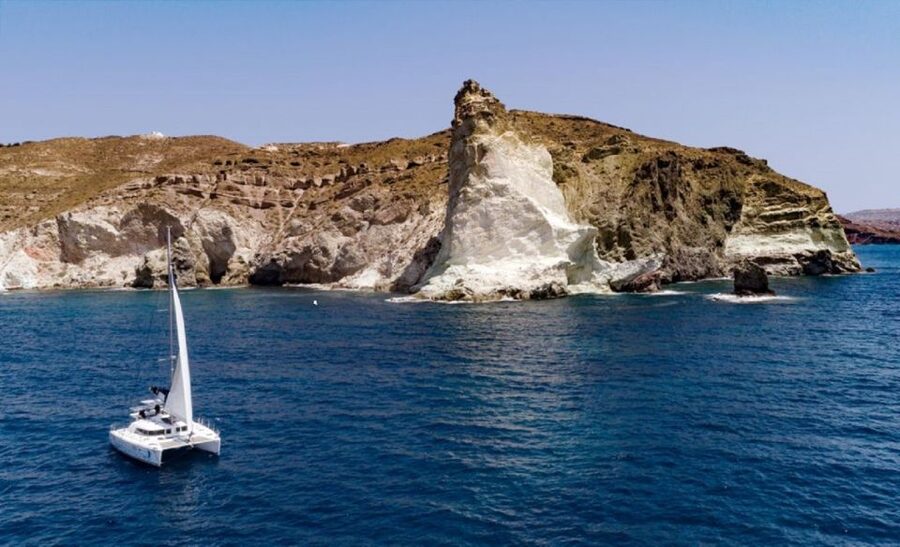 Santorini: Private Day Cruise with a BBQ meal and Open Bar - Vlychada to the Caldera, Why This Morning Start Works