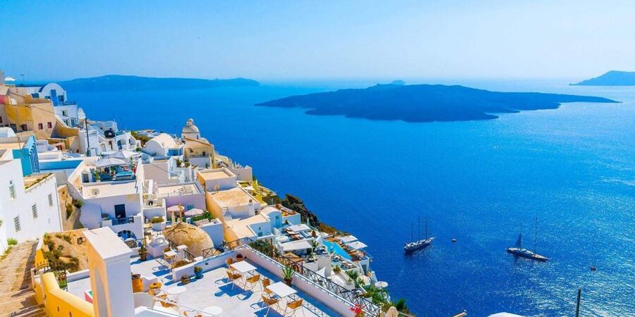 Santorini: Private Exclusive Tour with a Local Guide - Why a private guide beats the usual Santorini churn