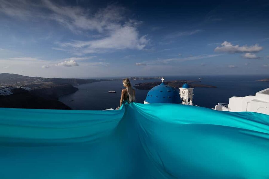 Santorini: Private Flying Dress Photoshoot at Iconic Spots - From Buddha-Bar meeting point to iconic photo spots in 30 minutes