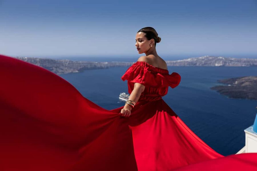 Santorini: Private Flying Dress Photoshoot at Iconic Spots - Choosing Oia or Imerovigli: where your shoot actually happens