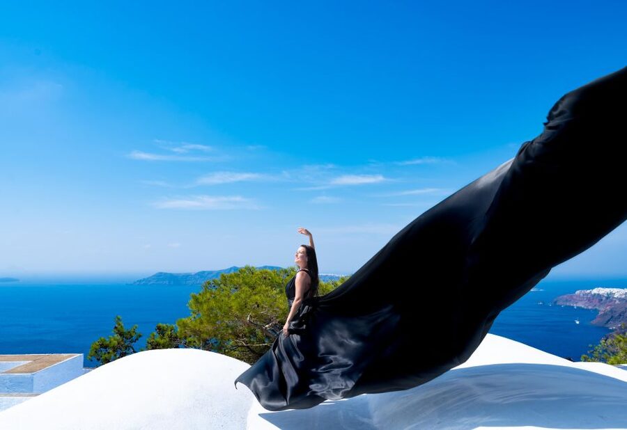 Santorini: Private Flying Dress Photoshoot with Pickup - The 2-hour plan, without the usual tourist scrambling