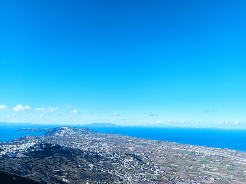 Santorini: Private Guided Tour with Sunset View - Perissa and Fira connections, plus Pyrgos for a calmer island side