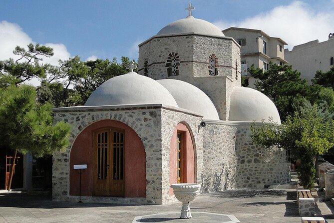 Santorini Private Half-Day Tour with Pickup - Guides and the “small problems” that matter