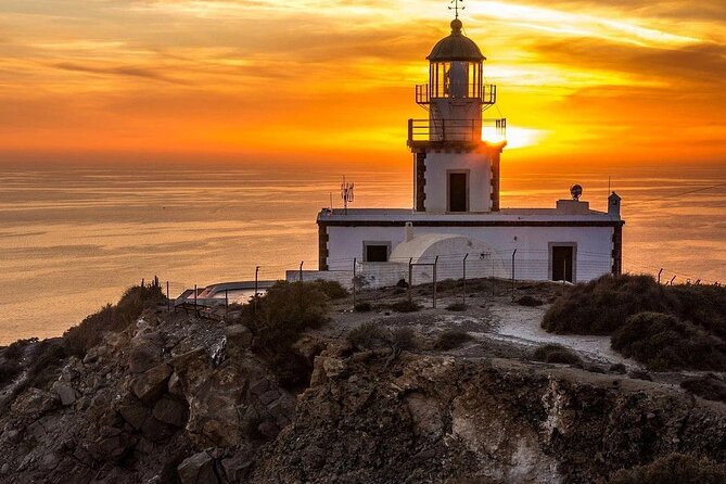 Santorini Private Half-Day Tour with Pickup - Stop 1: Oia, cliff village views and a real walk