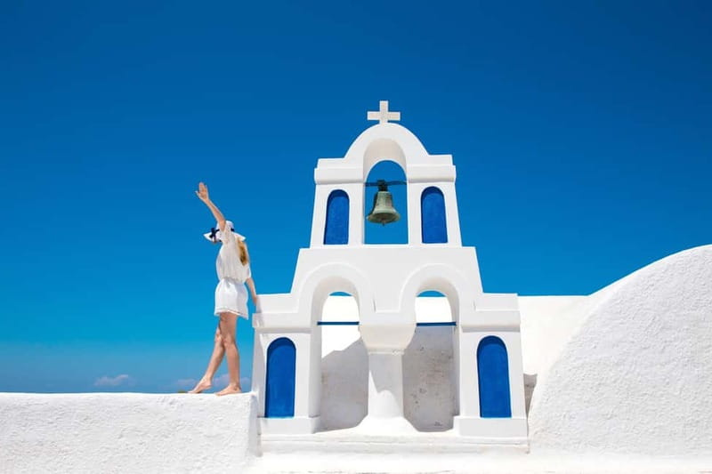 Santorini: Private Oia Village Photoshoot - Posing feels easier when someone actually tells you what to do