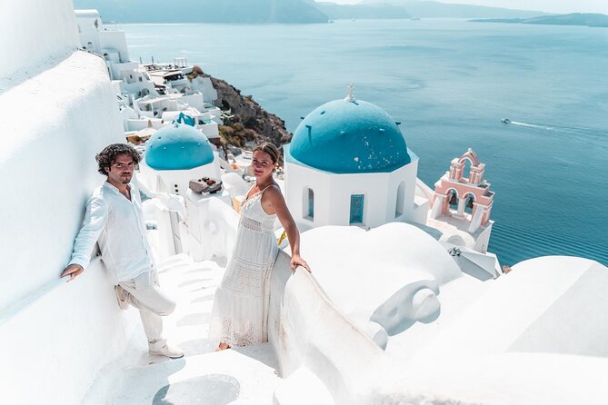 Santorini Private One Hour Photoshoot - Where You Meet in Oía, and How to Show Up Ready