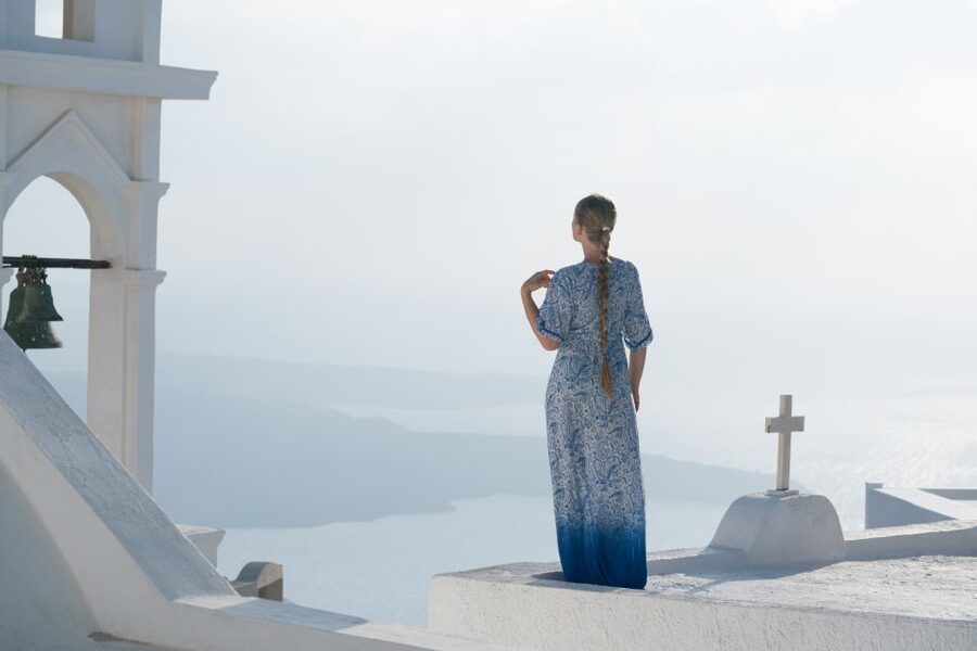 Santorini: Private Photo Shoot in Fira or Imerovigli - How fast you get your photos, and what to expect from editing