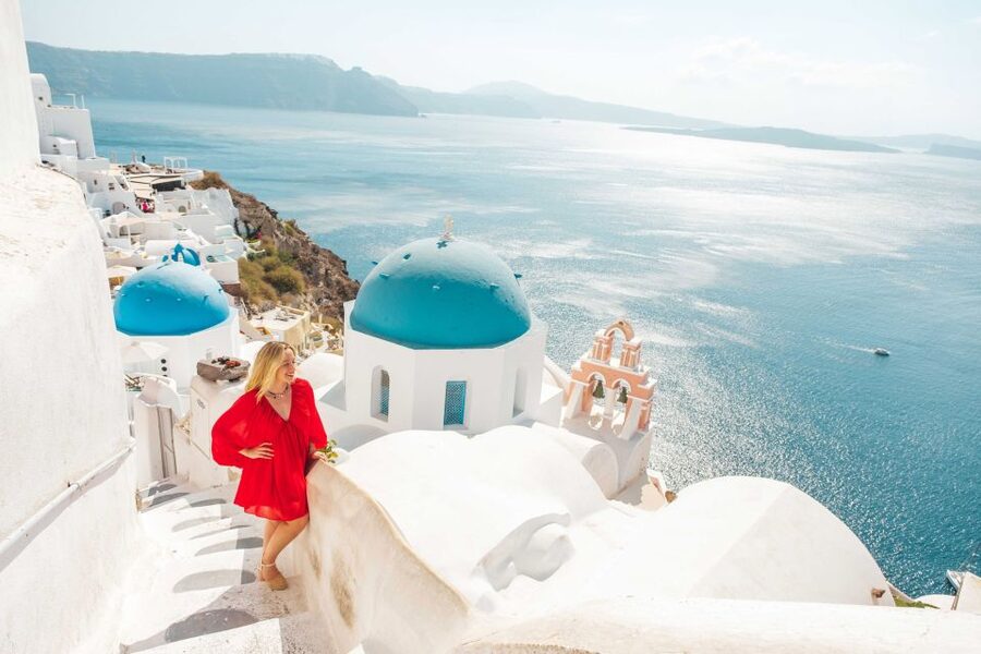 Santorini Private Photoshoot - Oia walking route: marble streets, castle views, and iconic domes