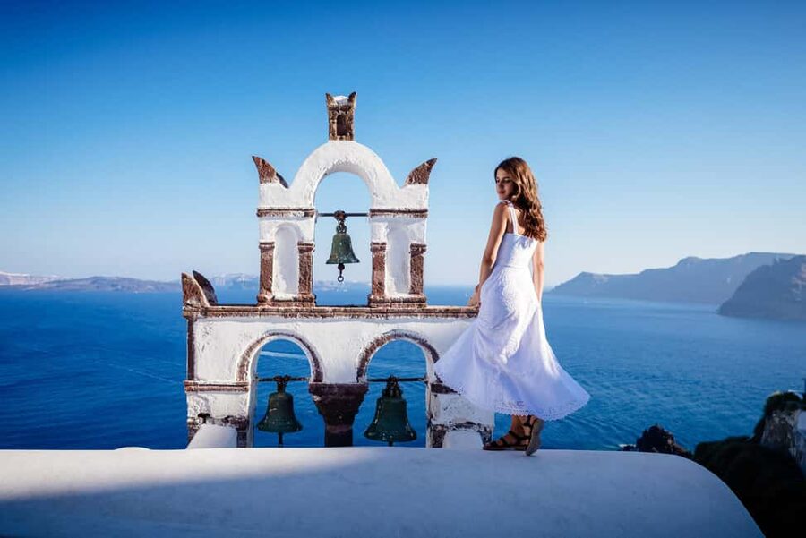 Santorini: Private Photoshoot with Professional Photographer - Where you meet and how the first moments usually go