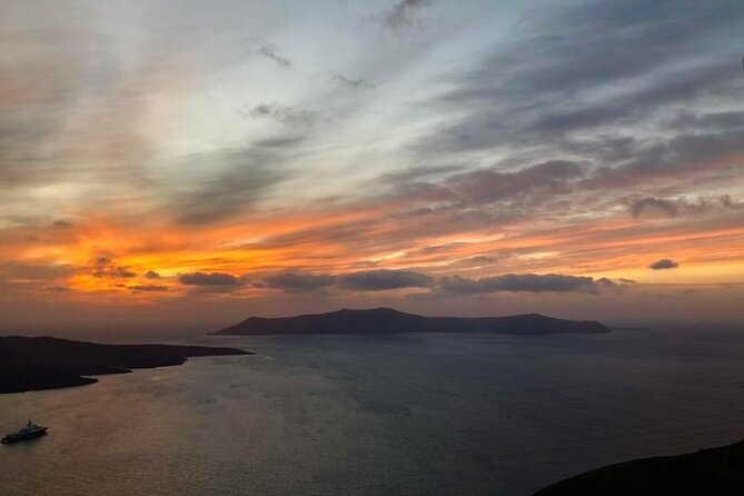 Santorini Private Roundtrip Transfer from/to Airport,Port & Hotel - How meeting your driver works at the airport or port