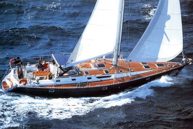 Santorini: Private Sailing Yacht Cruise with Meal and Drinks - Key things I’d zero in on