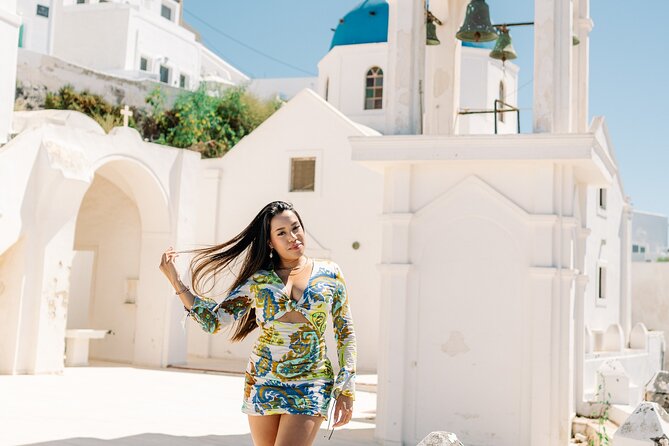 Santorini Private Tour and Professional Photoshoot - Stop 3: Oia for your main hour of professional coverage