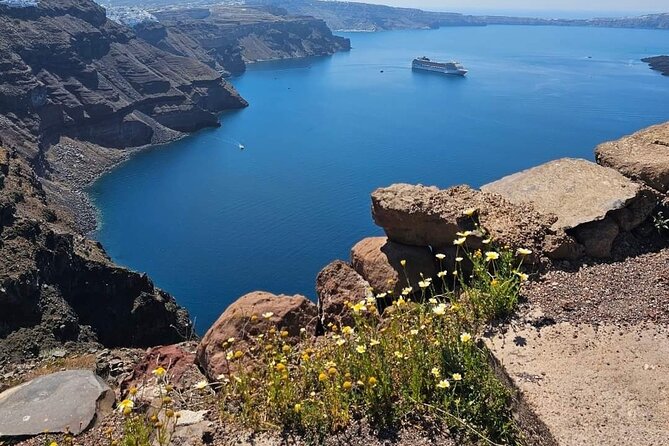 Santorini Private Tour Blue Domes - Oia for the Iconic Streets, Castle Area, and Sunset Energy