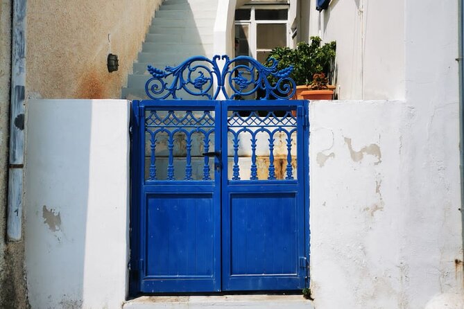 Santorini Private Tour Highlights 6h for Groups and Families - Pyrgos hilltop village and the Venetian Castle feel