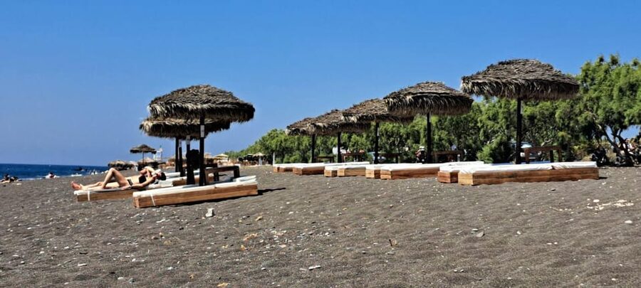 Santorini: Private Tour in Spanish with Local Guide - Megalochori and the traditional village feel through Pyrgos