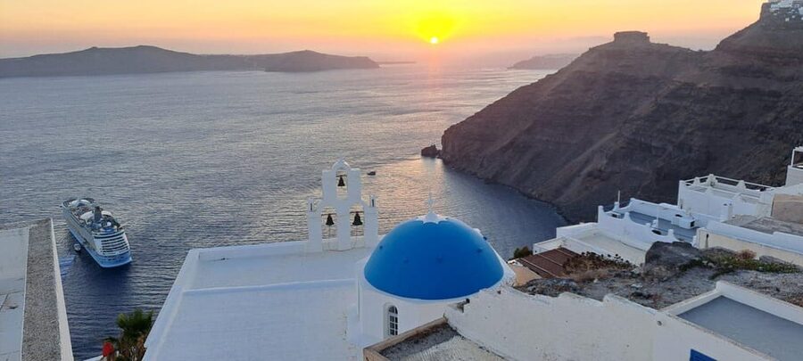 Santorini: Private Tour in Spanish with Local Guide - Firostefani and the Three Bells of Fira: start with the island emblem