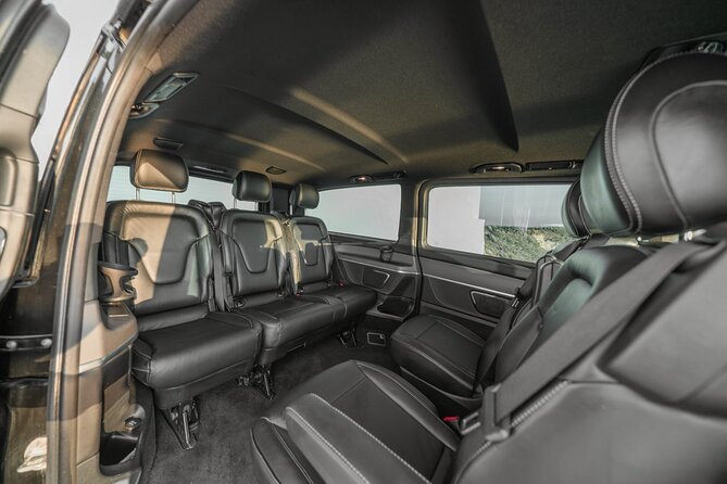 Santorini Private Transfer From and To Airport - Meeting at Santorini Airport (Fira 847 00): what it means in practice