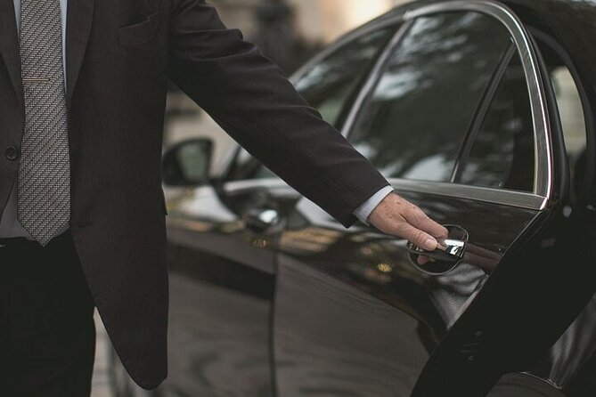 Santorini Private Transfer From or To the Ferry Port - Meeting Your Driver Right at Athinios Ferry Port