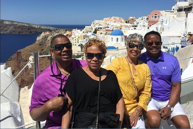 Santorini Private Transfer: From/To Any Santorini Destination - Luggage handling: the unglamorous feature that saves your energy